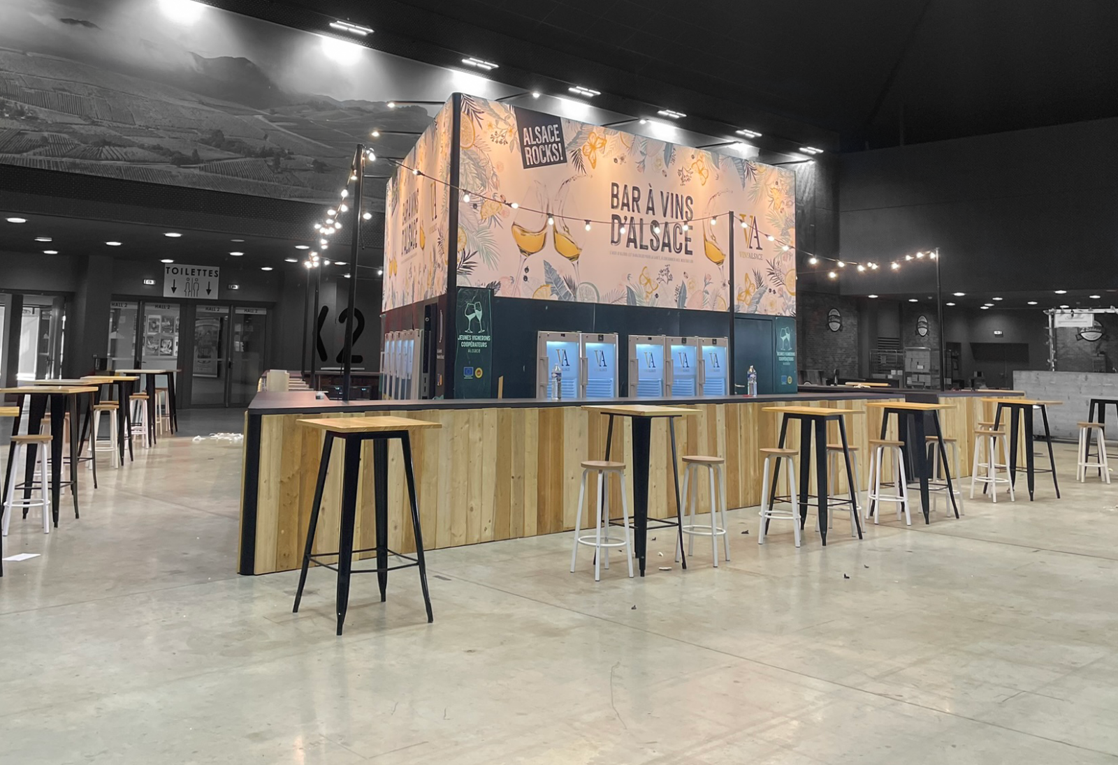 Barbereich eines ENJOY-Standes auf der Elsässer Weinmesse