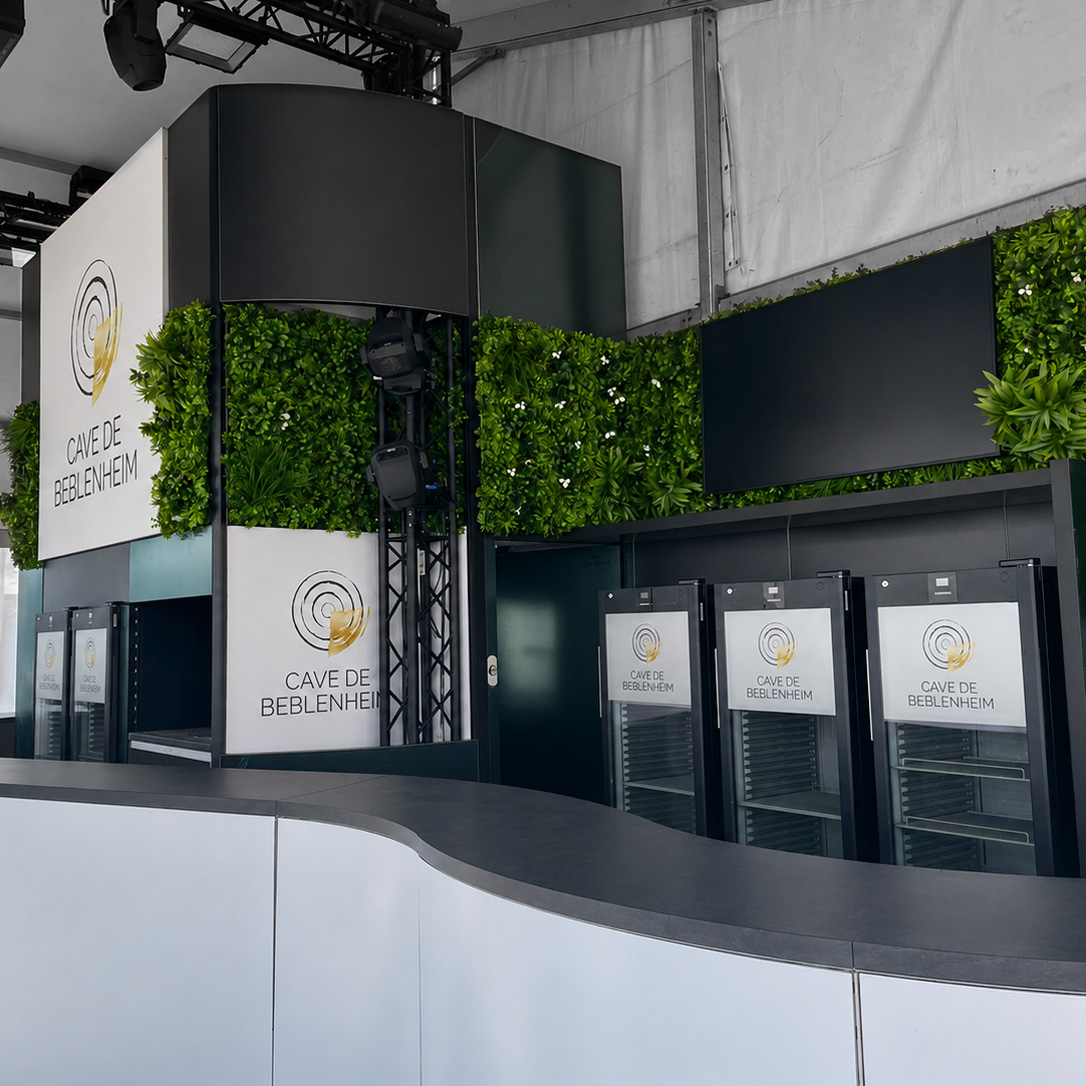 Stand der Weinkellerei von Beblenheim auf der Weinmesse in Colmar,